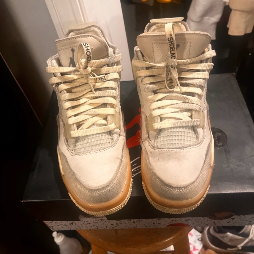 Jordan Retro 4 Sneakers in Sail
